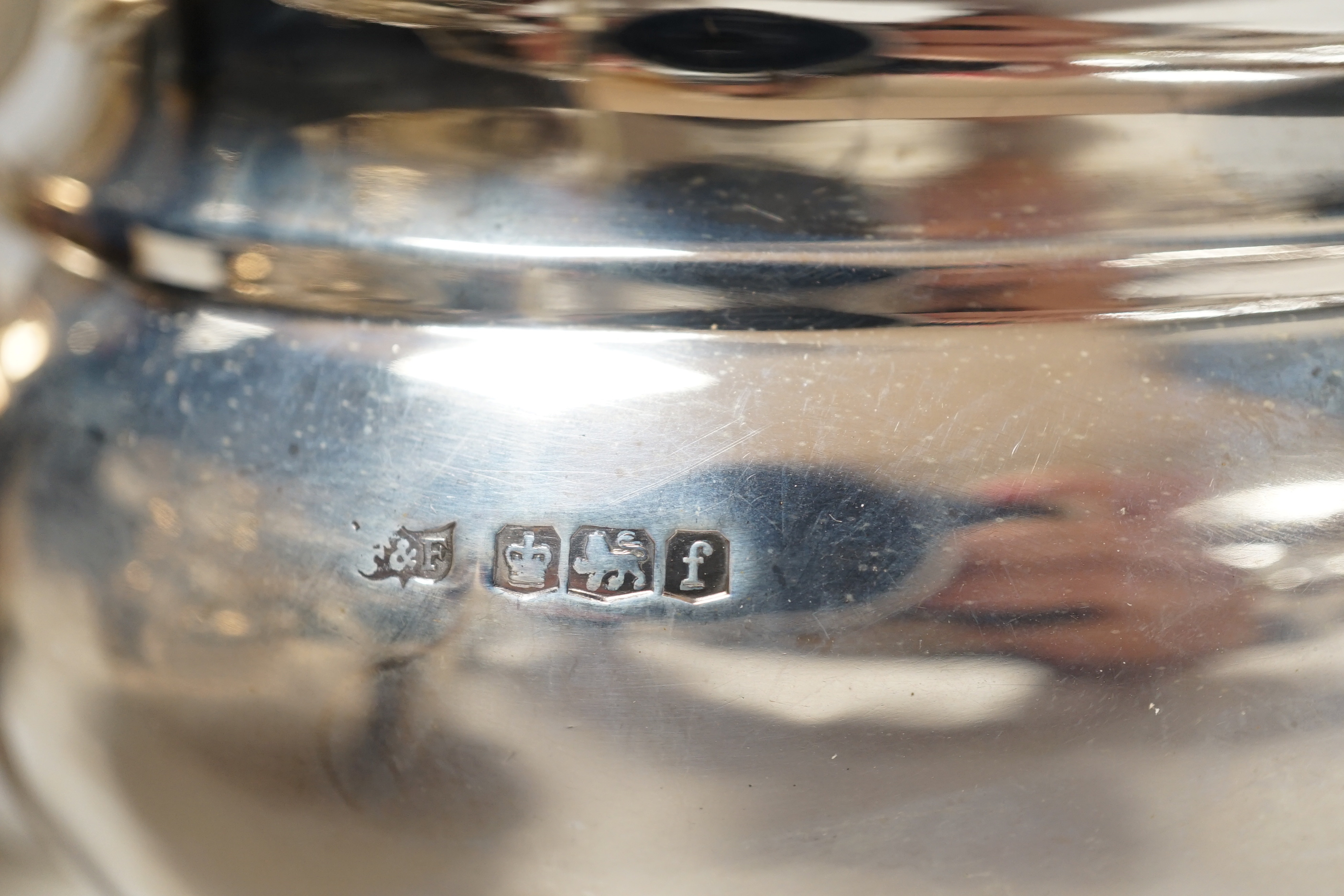 A George V silver coffee pot, teapot and sugar bowl, Fordham & Fordham, Sheffield, 1923. gross weight 59.8oz.